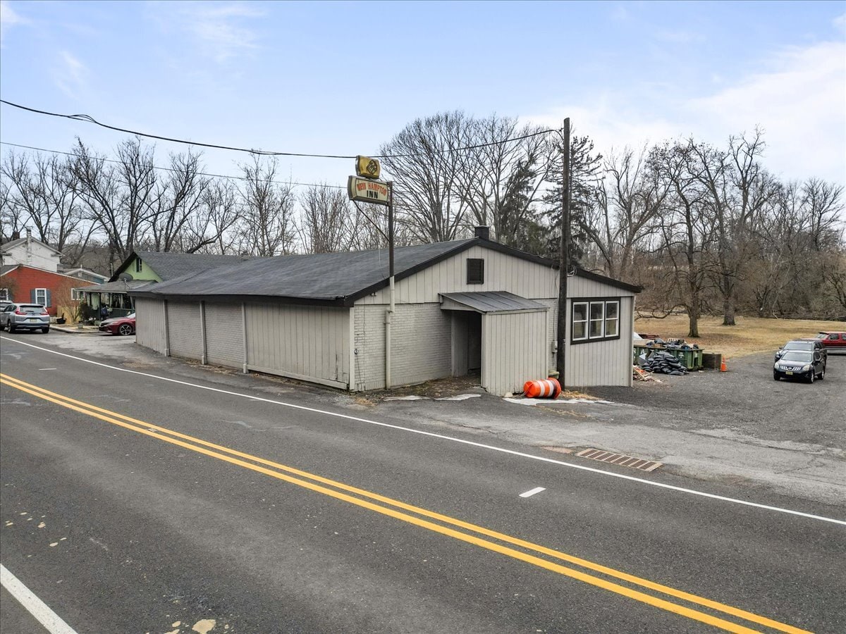 23 Musconetcong River Rd, Hampton, NJ for sale Primary Photo- Image 1 of 15