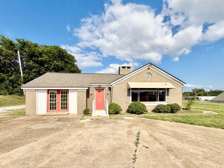 1811 S Gloster St, Tupelo, MS for lease - Building Photo - Image 1 of 5