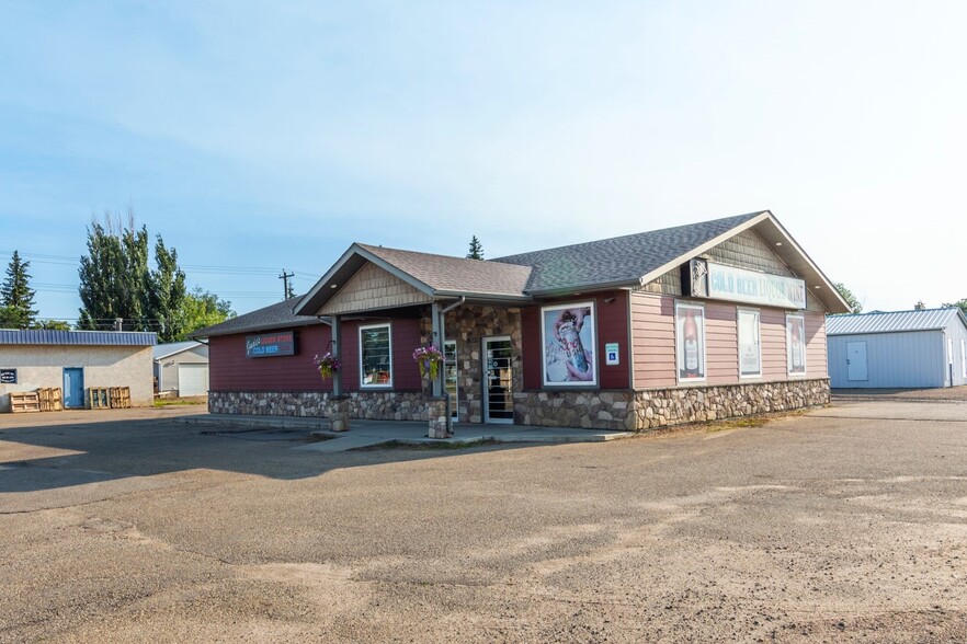 5922 50 Ave, Stettler, AB for sale - Primary Photo - Image 1 of 26