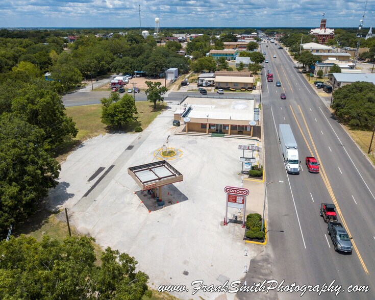 507 S Main St, Giddings, TX 78942