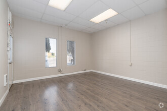 21785 SW Tualatin Valley Hwy, Hillsboro, OR for lease Interior Photo- Image 2 of 6