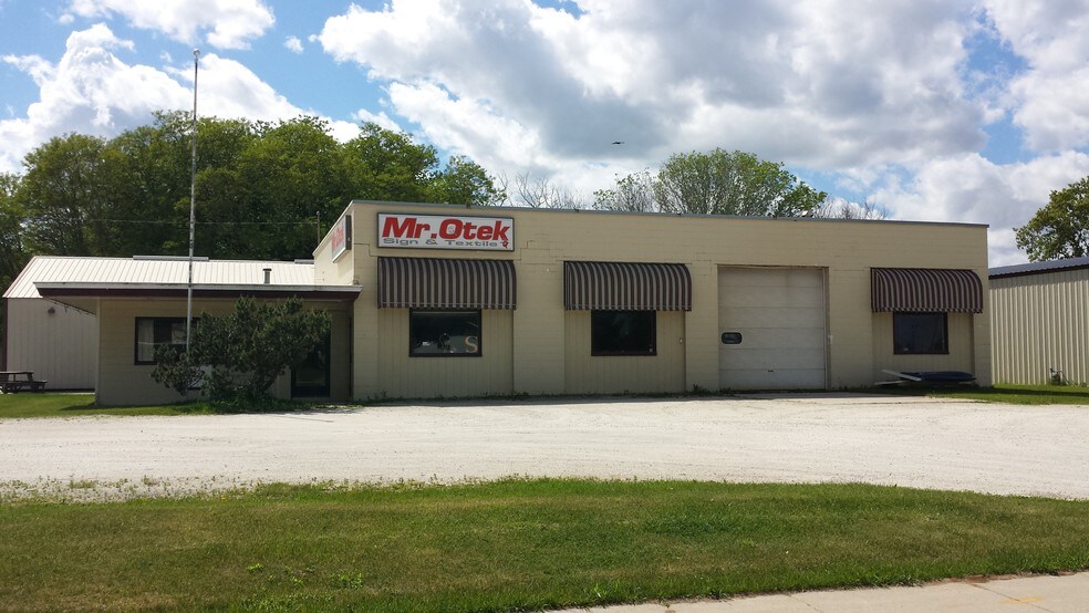 329 S State St, Mishicot, WI for sale - Building Photo - Image 1 of 1