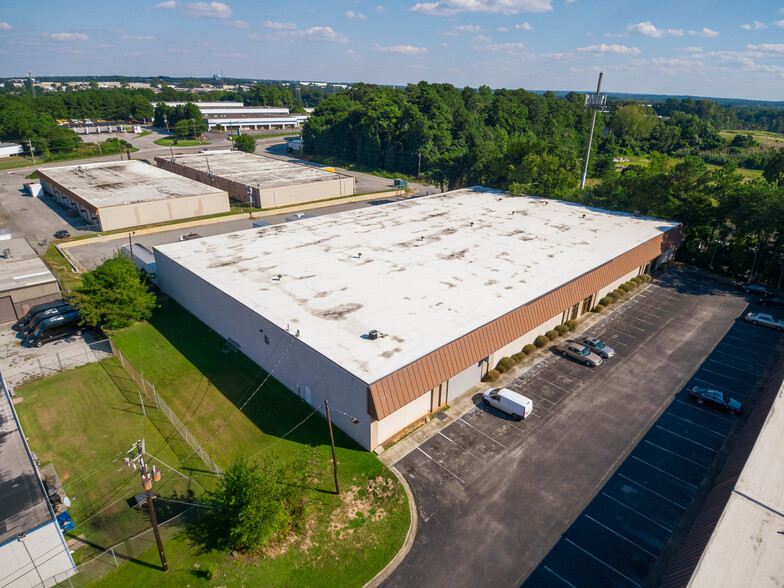 642 Cordell Dr, College Park, GA for lease - Building Photo - Image 3 of 19