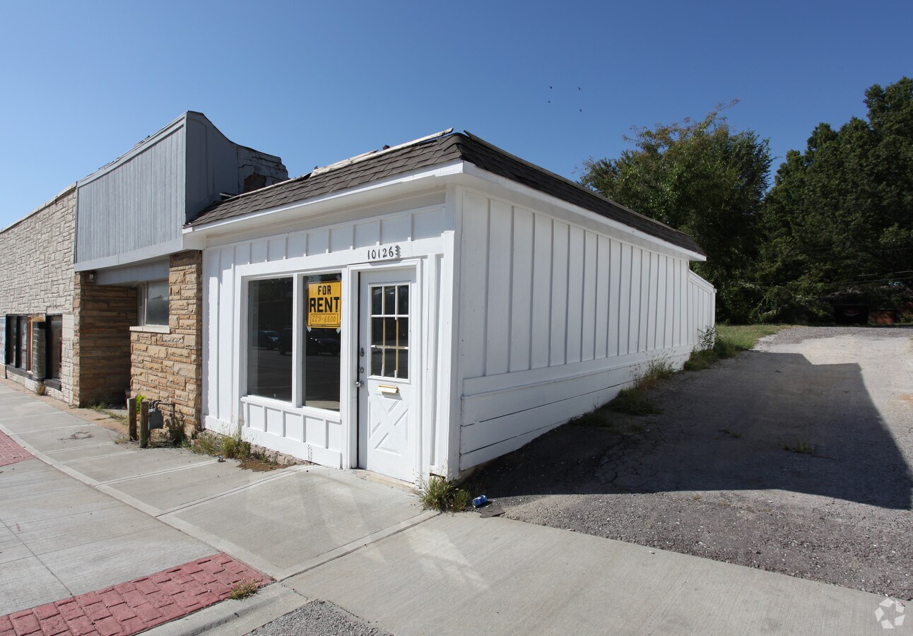 10126 E Truman Rd, Independence, MO 64052
