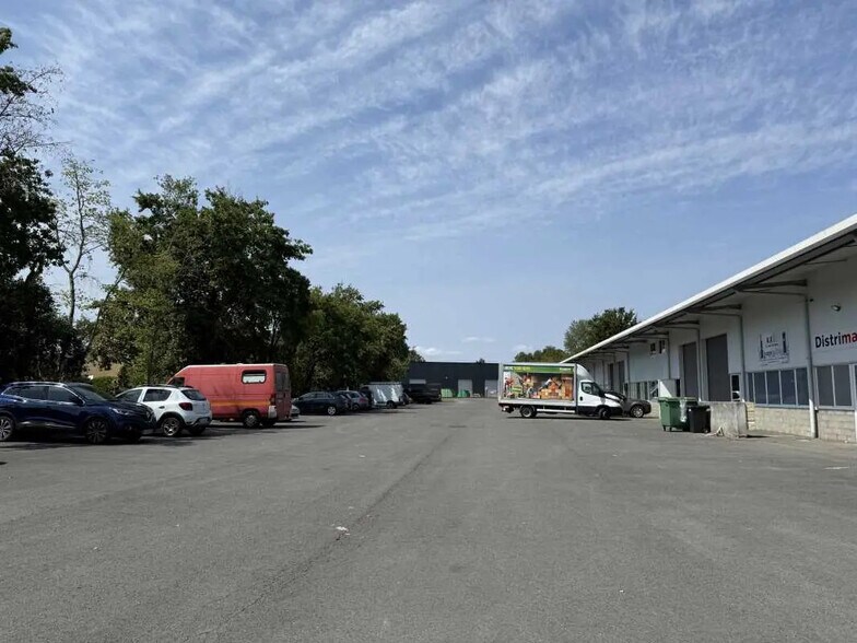 Flex in Le Haillan for lease - Building Photo - Image 2 of 6