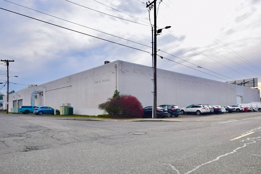 2200 SE Mailwell Dr, Milwaukie, OR for lease - Building Photo - Image 2 of 40