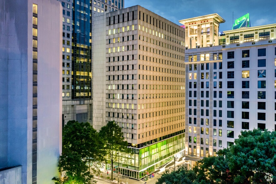129 W Trade St, Charlotte, NC for lease - Primary Photo - Image 1 of 20