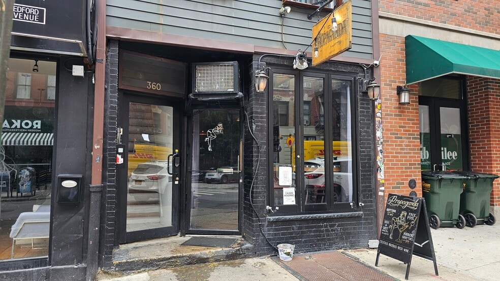360 Bedford Ave, Brooklyn, NY for lease - Building Photo - Image 1 of 7