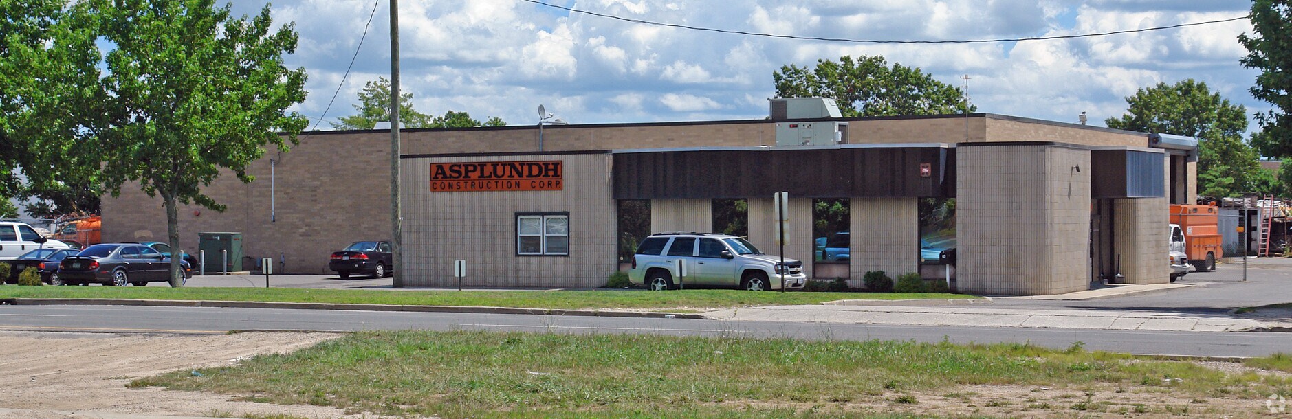 93 Sills Rd, Yaphank, NY 11980