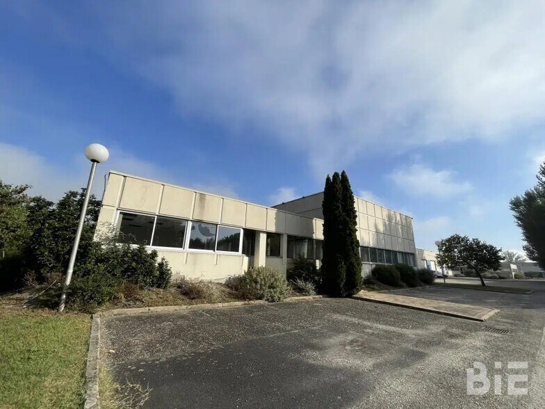 Flex in Bordeaux for sale - Building Photo - Image 2 of 5