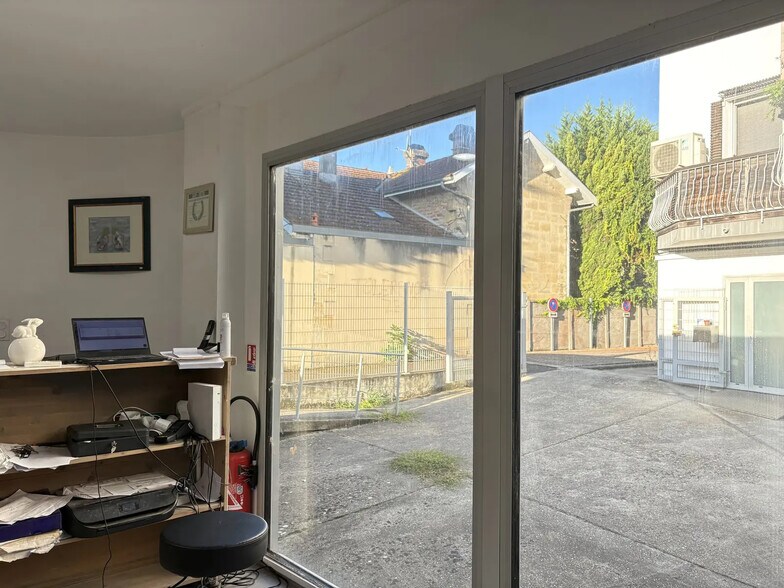 Retail in Gradignan for lease - Building Photo - Image 1 of 16