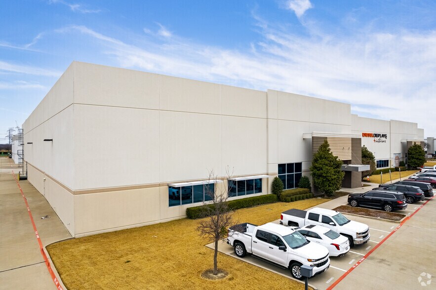 2941 Commodore Dr, Carrollton, TX for sale - Primary Photo - Image 1 of 1