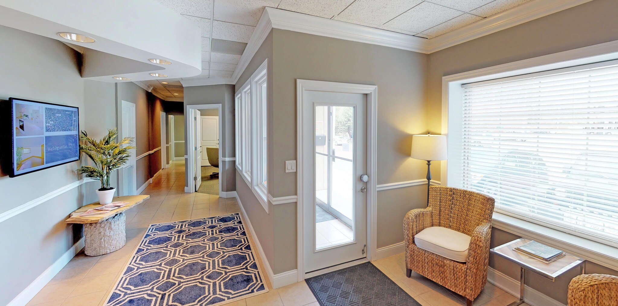 329 S New St, Springfield, IL for sale Lobby- Image 1 of 1