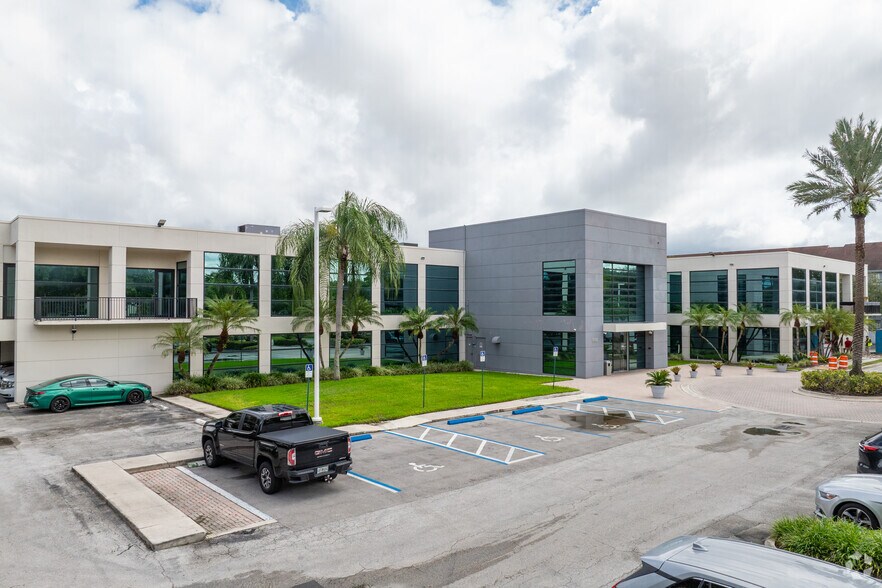 8181 NW 154th St, Miami Lakes, FL for sale - Primary Photo - Image 1 of 1