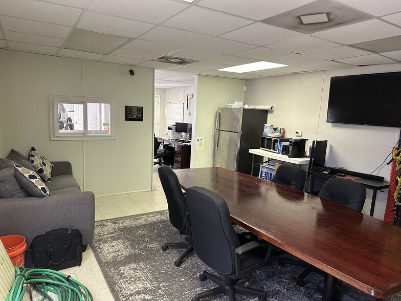 24203 FM 2100 Rd, Huffman, TX for sale - Interior Photo - Image 2 of 35