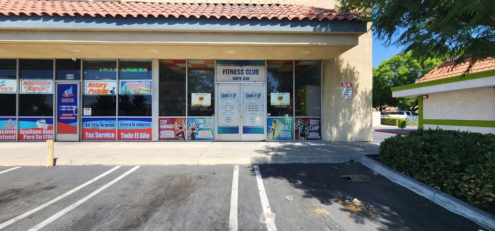 630-678 W Base Line Rd, Rialto, CA for lease - Building Photo - Image 3 of 16