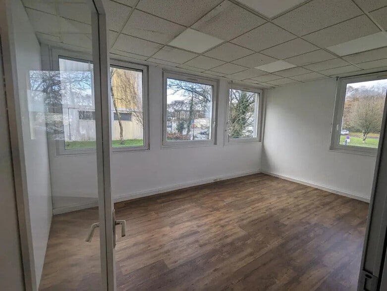 Office in Gouesnou for lease - Building Photo - Image 2 of 4
