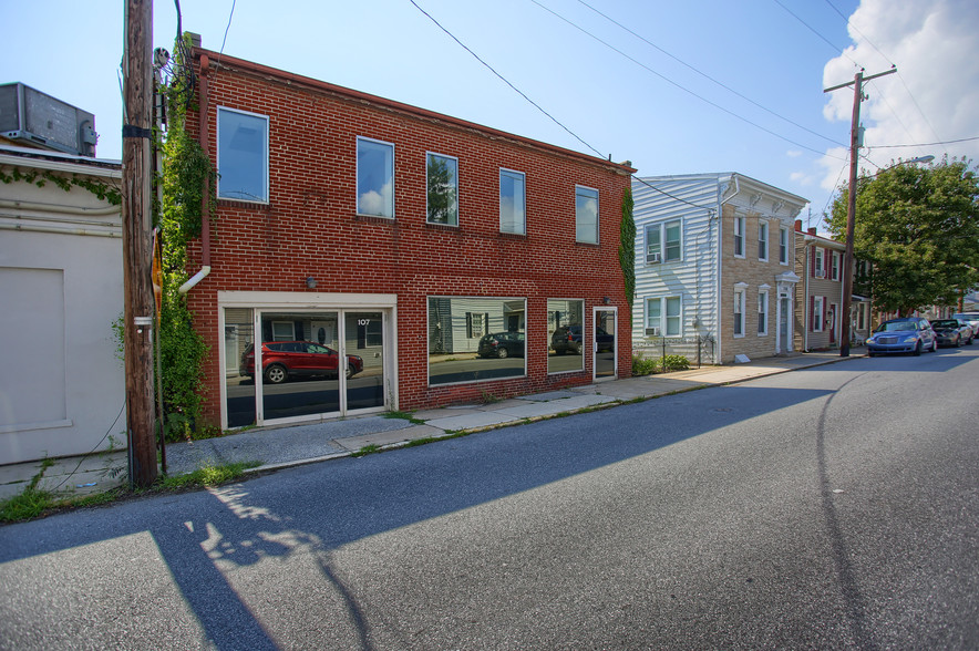 107-111 N Market St, Mechanicsburg, PA for sale - Building Photo - Image 1 of 1