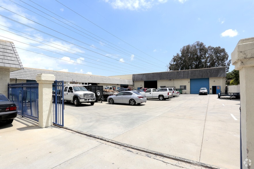 8650 Somerset Blvd, Paramount, CA for lease - Building Photo - Image 3 of 4