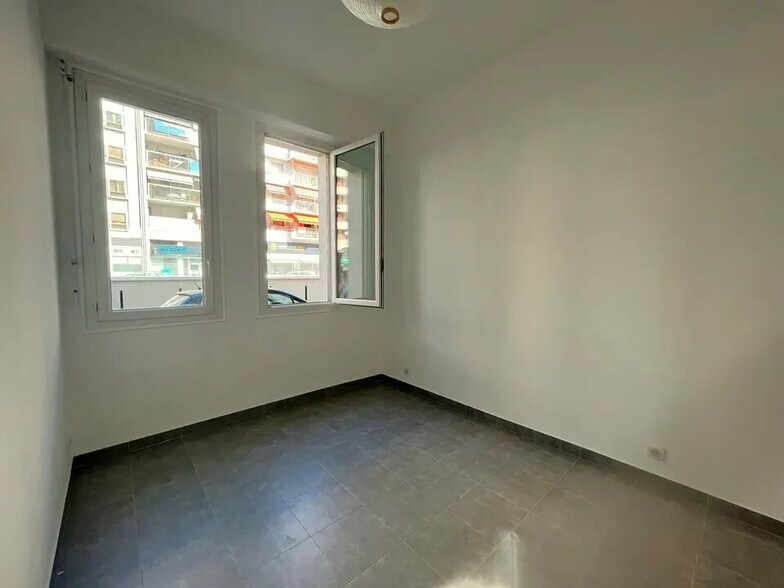 Office in Nice for lease - Interior Photo - Image 2 of 7