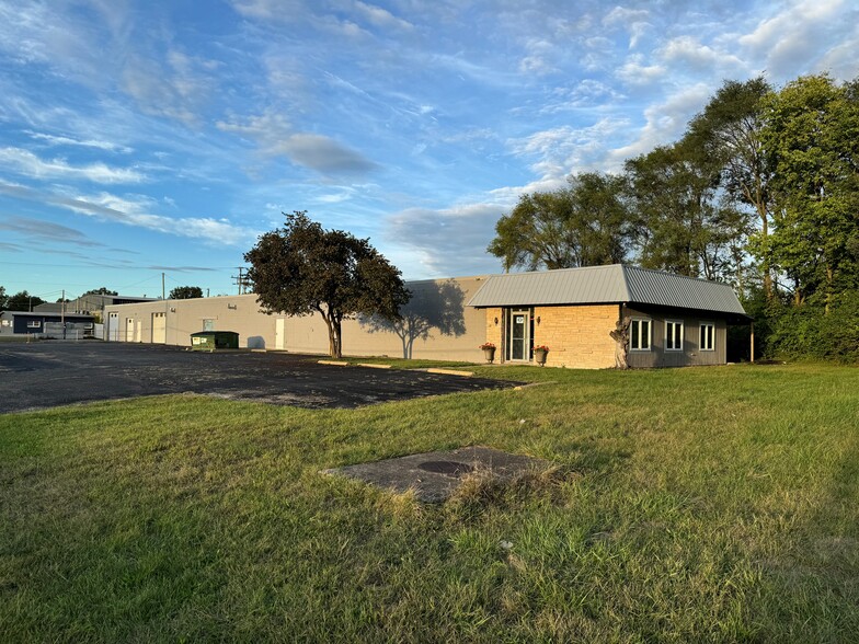 500 Collins Rd, Elkhart, IN for sale - Building Photo - Image 1 of 9