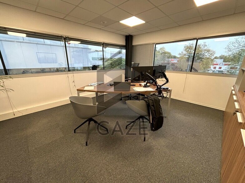 Office in Floirac for lease - Interior Photo - Image 2 of 17