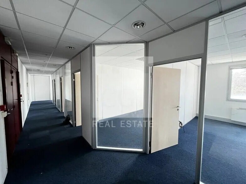 Office in Bron for sale - Interior Photo - Image 3 of 11