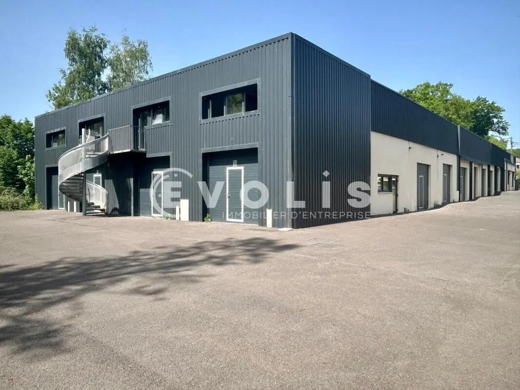 Flex in Saint-Chéron for lease Building Photo- Image 1 of 9