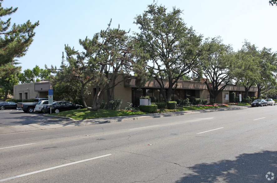 1500 W Shaw Ave, Fresno, CA for lease - Building Photo - Image 3 of 17