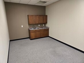 6004 Highview Dr, Fort Wayne, IN for lease Interior Photo- Image 2 of 4