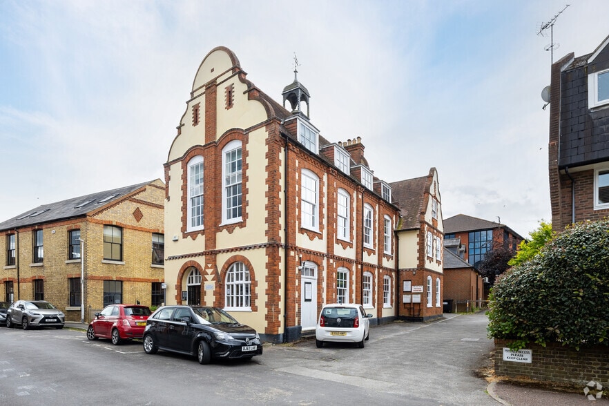 15 Lime Tree Walk, Sevenoaks for sale - Primary Photo - Image 1 of 1