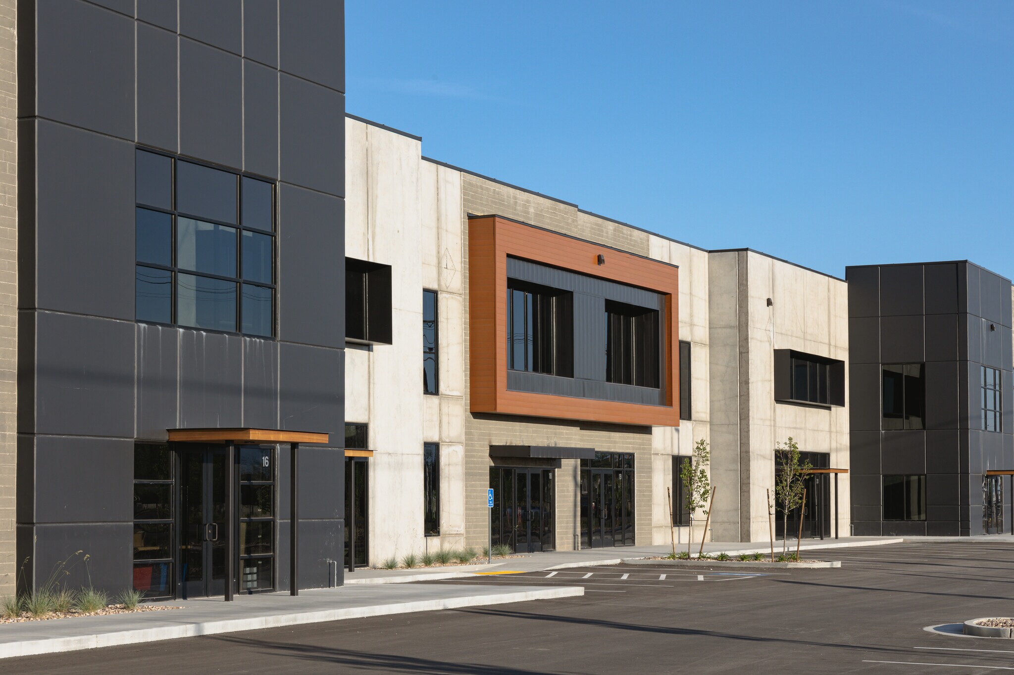 2511 S Redwood Rd W, Woods Cross, UT 84087 SKY LANDING FLEX