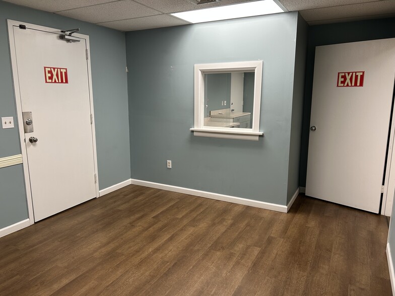 27 Hospital Ave, Danbury, CT for lease - Building Photo - Image 3 of 11