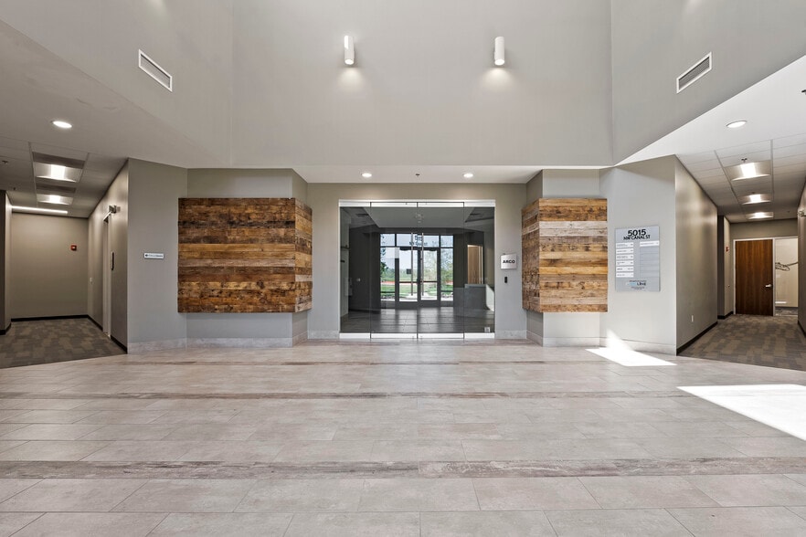 5015 NW Canal St, Riverside, MO for lease - Interior Photo - Image 3 of 10