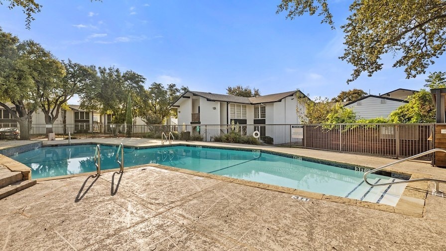 2420 E Abram St, Arlington, TX for sale - Building Photo - Image 2 of 19