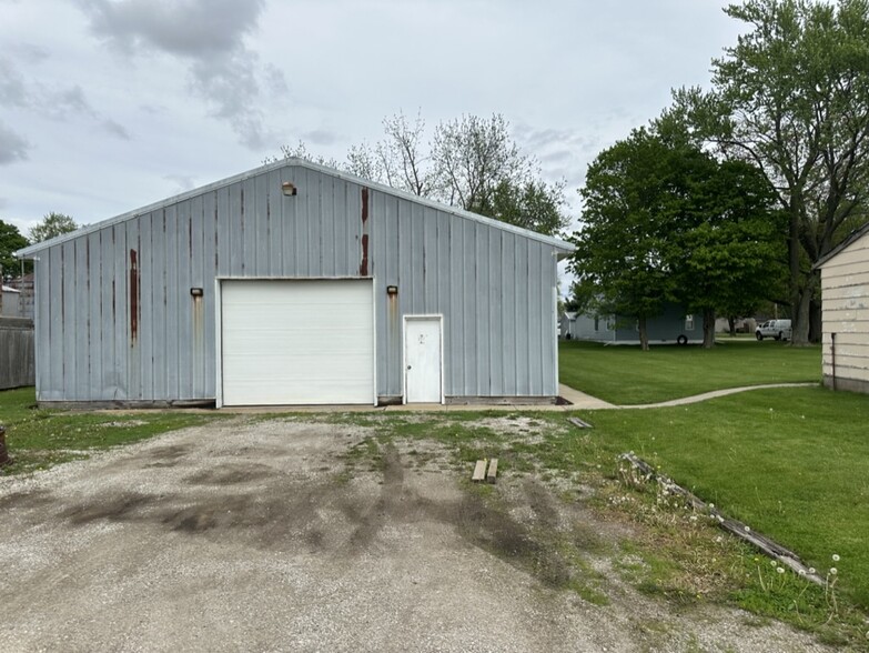 907 N Hemlock St, Le Roy, IL for sale - Building Photo - Image 2 of 25