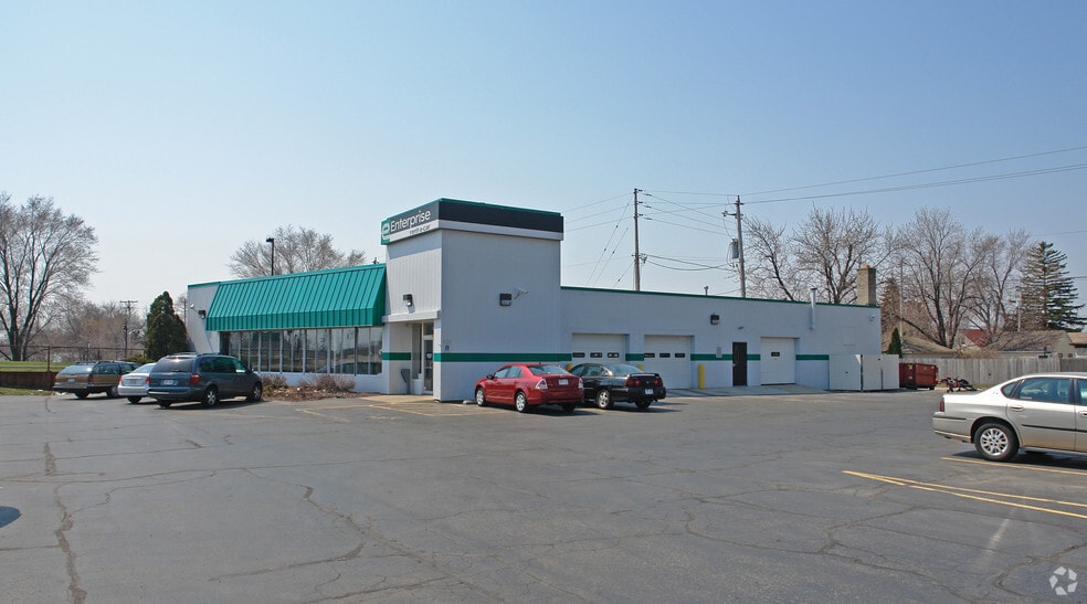 5623 N Green Bay Ave, Milwaukee, WI for sale - Primary Photo - Image 1 of 1