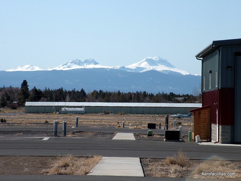 63205 Gibson Air Rd, Bend, OR for sale - Building Photo - Image 3 of 6