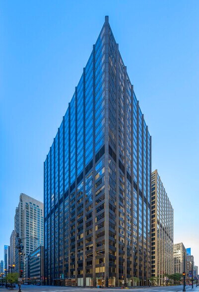 230 W Monroe St, Chicago, IL for lease - Building Photo - Image 1 of 13