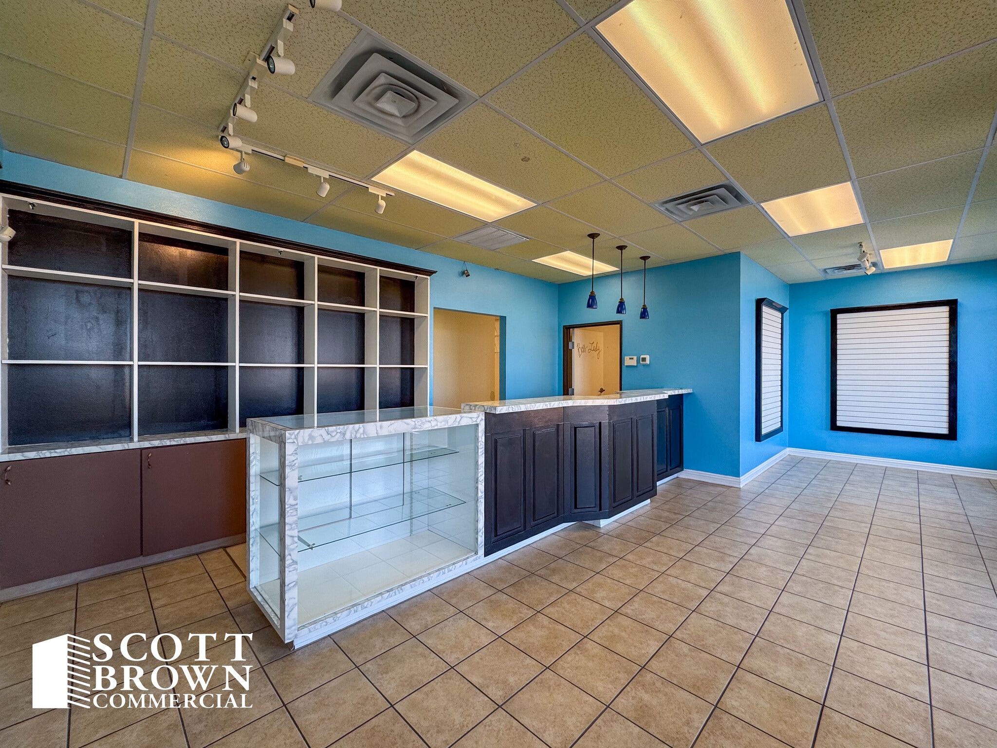 260-264 Interstate 35, Denton, TX for lease Interior Photo- Image 1 of 6