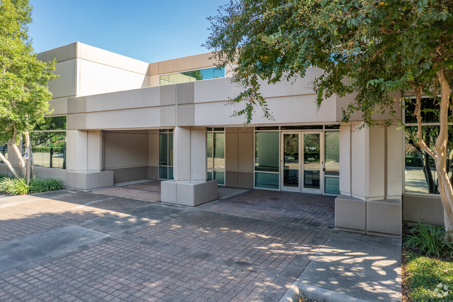 11410 Greens Crossing Blvd, Houston, TX for sale - Building Photo - Image 3 of 31