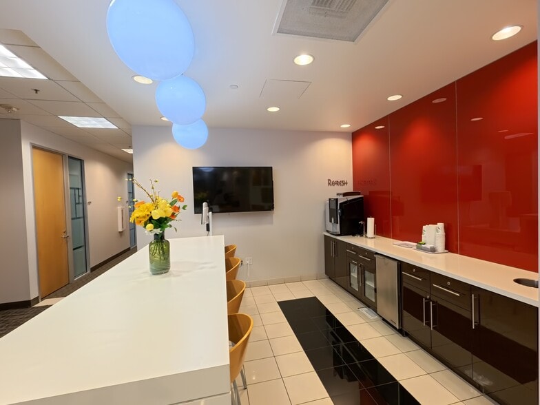 6080 Center Dr, Los Angeles, CA for lease - Building Photo - Image 3 of 14