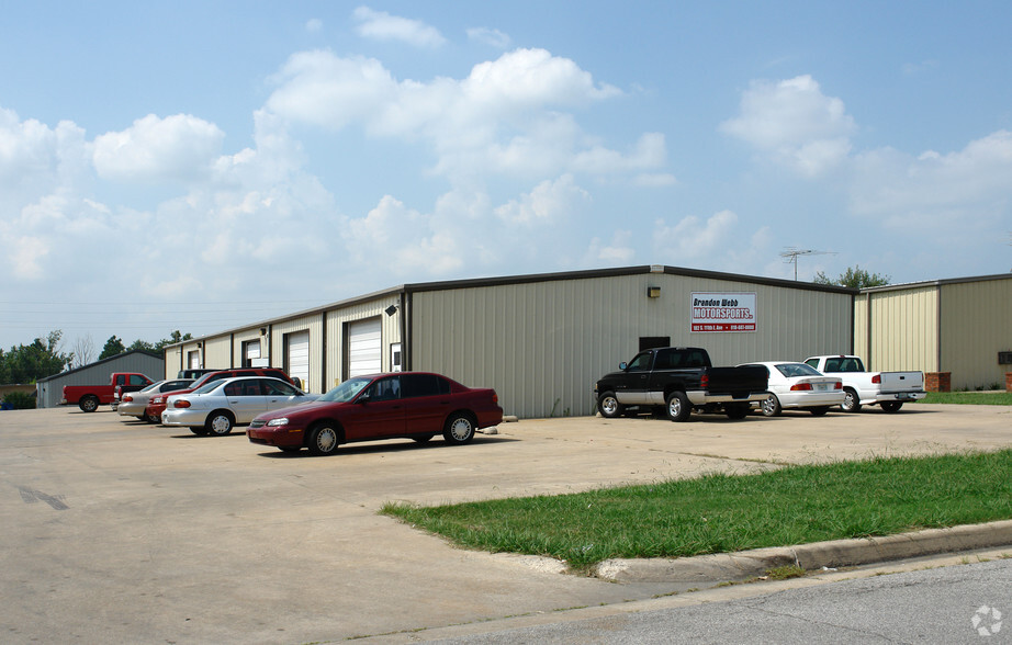 102 S 111th Ave, Tulsa, OK for sale - Building Photo - Image 1 of 7