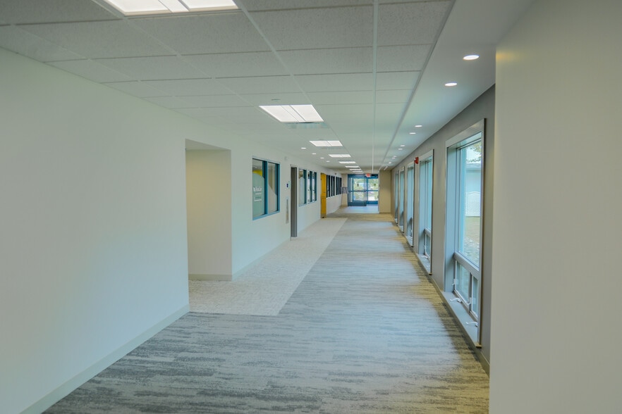 1001-1019 S Broad St, Lansdale, PA for lease - Interior Photo - Image 2 of 7