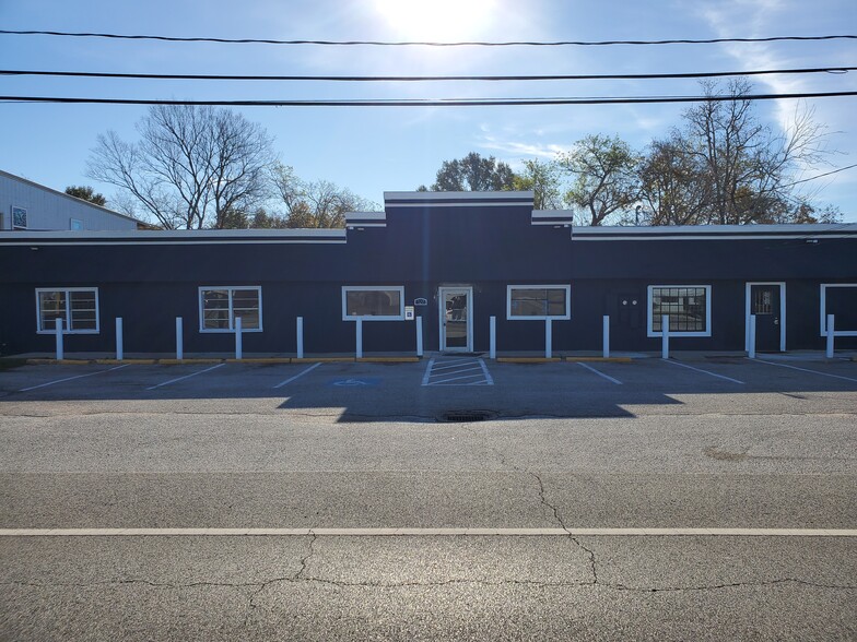 127-129 Grand Ave, Bacliff, TX for lease - Building Photo - Image 1 of 9