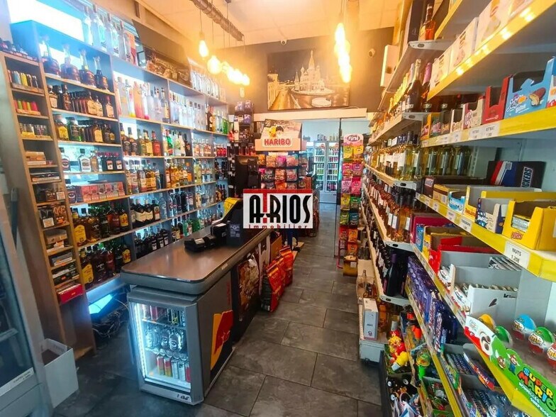 Retail in Hyères for sale - Interior Photo - Image 3 of 8