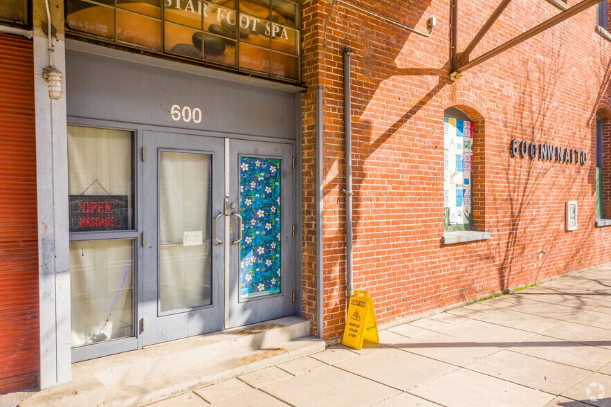 600 NW Naito Pkwy, Portland, OR for sale - Building Photo - Image 3 of 5