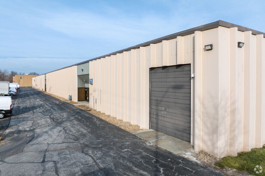 1651-1689 N Topping Ave, Kansas City, MO for lease - Primary Photo - Image 1 of 7