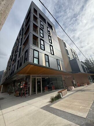 More details for 37994 2 ave, Squamish, BC - Office for Lease