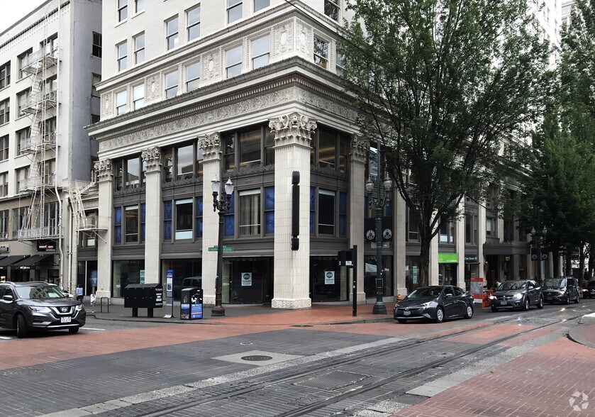 621 SW Morrison St, Portland, OR for lease - Primary Photo - Image 1 of 2